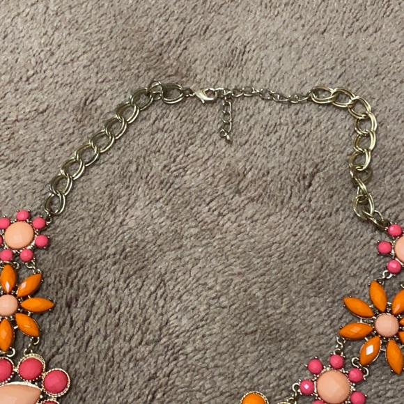 ❌Sold❌ Francesca's Statement Necklace - Picture 5 of 5